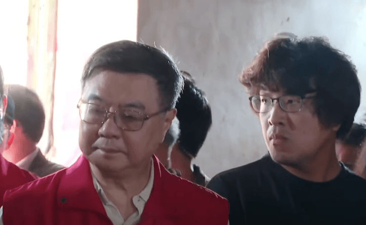 居民、志工連番攔轎陳情 卓榮泰赴光復勘災允諾儘速處理