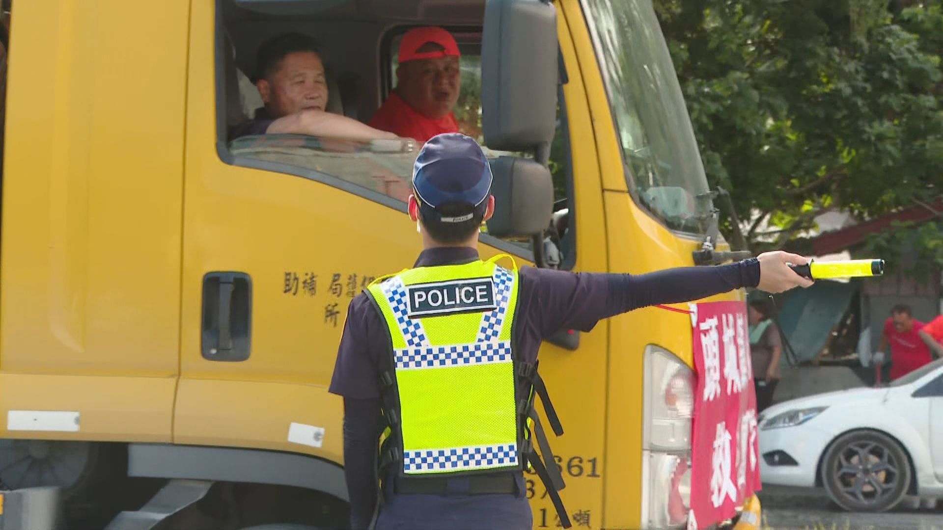 物資車輛湧光復鄉 台9線、林森路警力、憲兵指揮分流