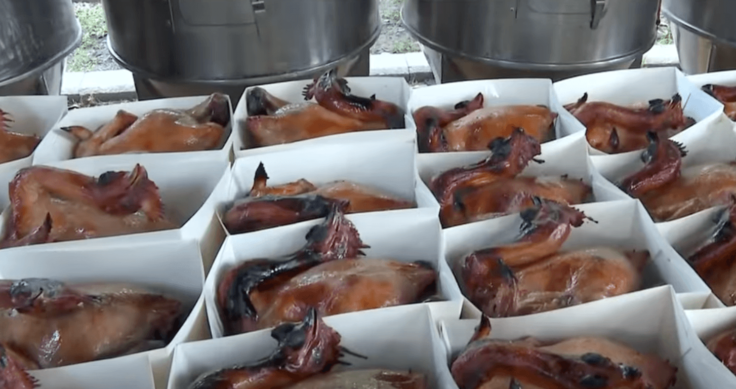 續搜六失聯 超人湧光復指揮亂象16/1500隻烤雞出爐! 店家化身「烤雞英雄」送溫暖