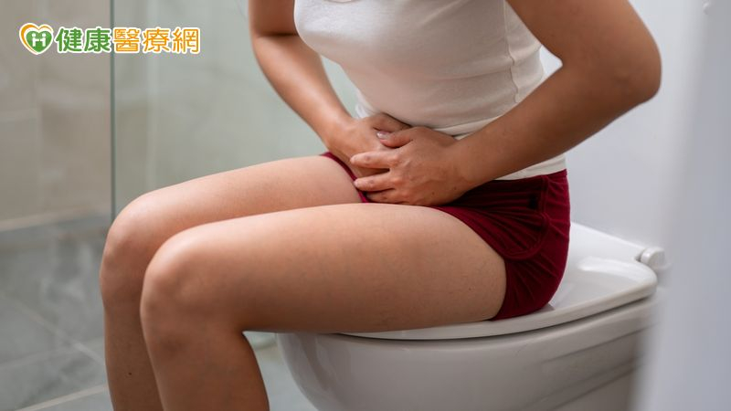 妙齡女子健檢驚見尿液潛血 醫揭「檢體採集關鍵」