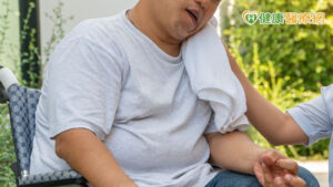 中風腦水腫頭骨難覆卡關5個月　創新術式迎轉機