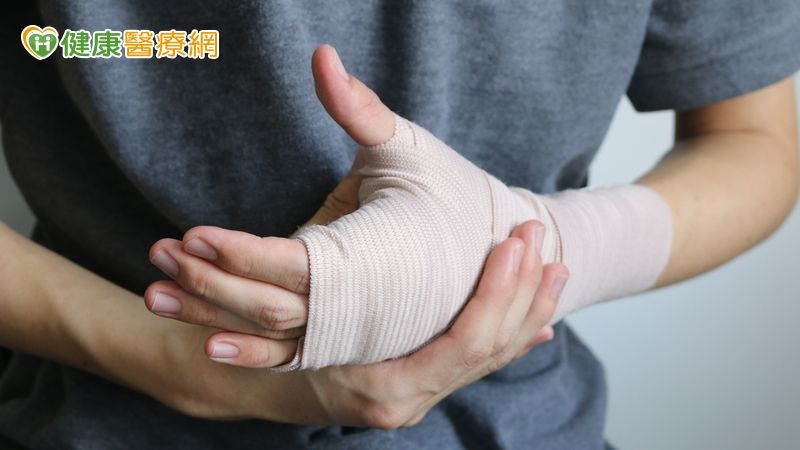 手腕骨折怎麼治？　醫：這4種狀況建議立即手術