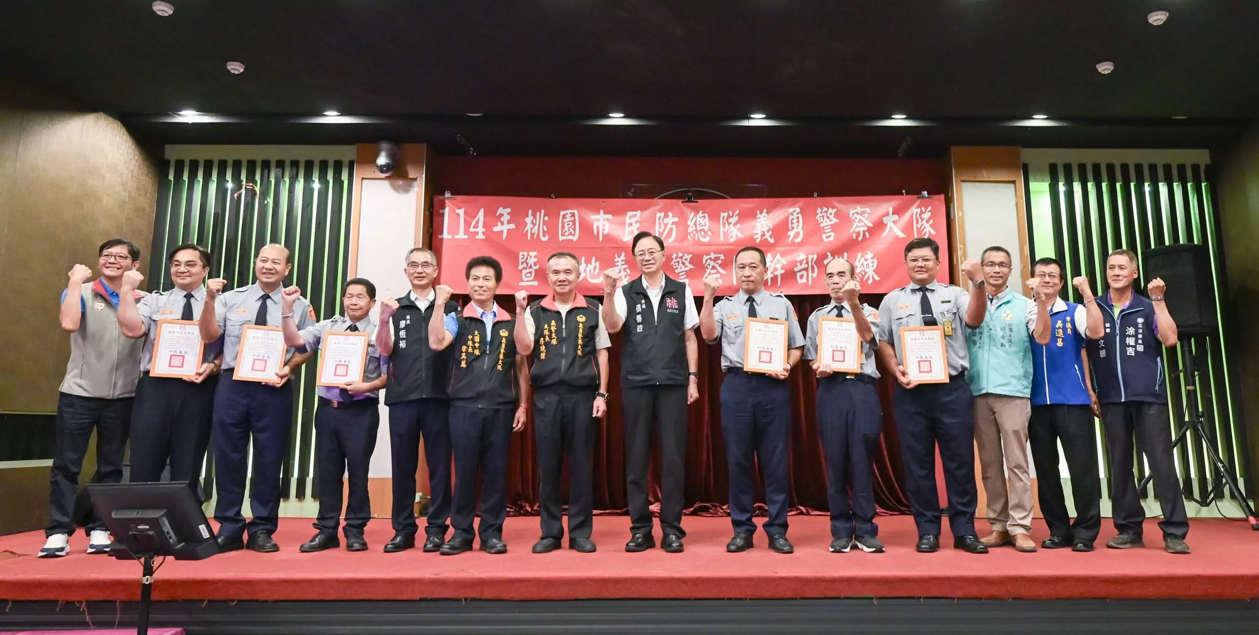 張善政表揚績優義警 對桃園治安貢獻良多 張善政表揚績優義警 對桃園治安貢獻良多