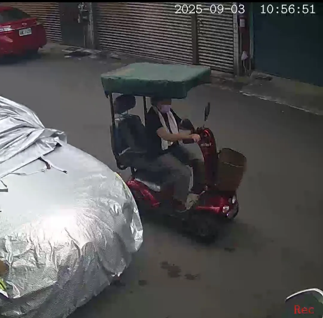 【有片】中壢「移動神主牌」撞了就跑 車主發文喊:找到有獎金 threadsdownloader.com 066cb4