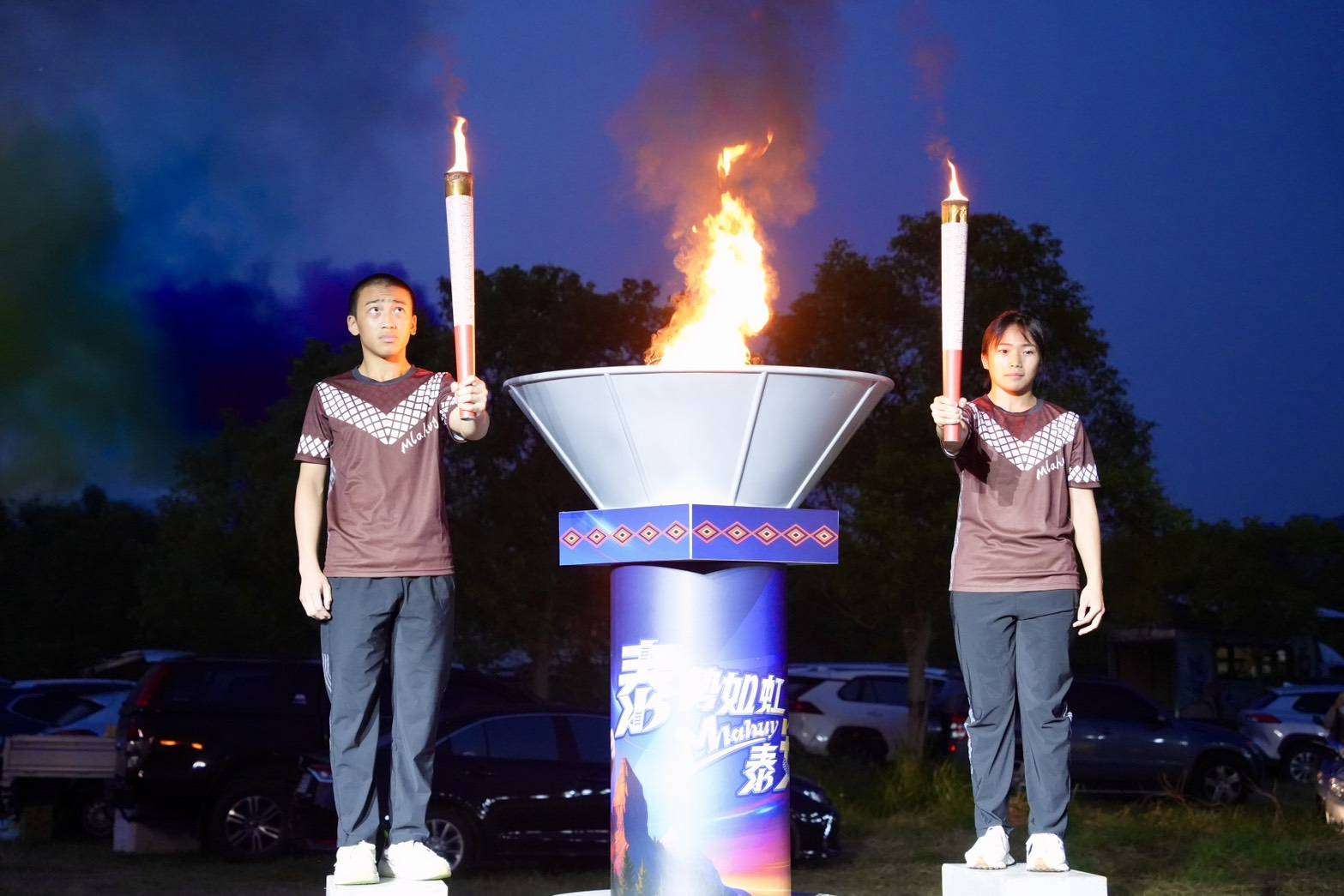 全國泰雅族運動會暨傳統技藝競賽登場 原民會主委曾智勇勉勵選手爭取佳績 圖片十、114年度第13屆全國泰雅族運動會暨傳統技藝競賽活動開幕式 點燃聖火