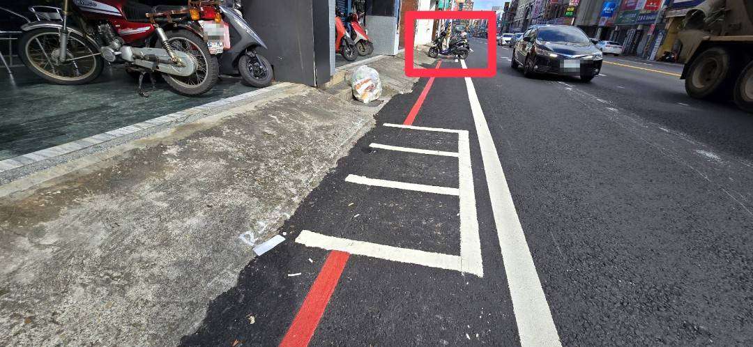 獨/桃園區復興路出現迷你停車格!機車「停不了」原因曝光 復興路停車格 框2