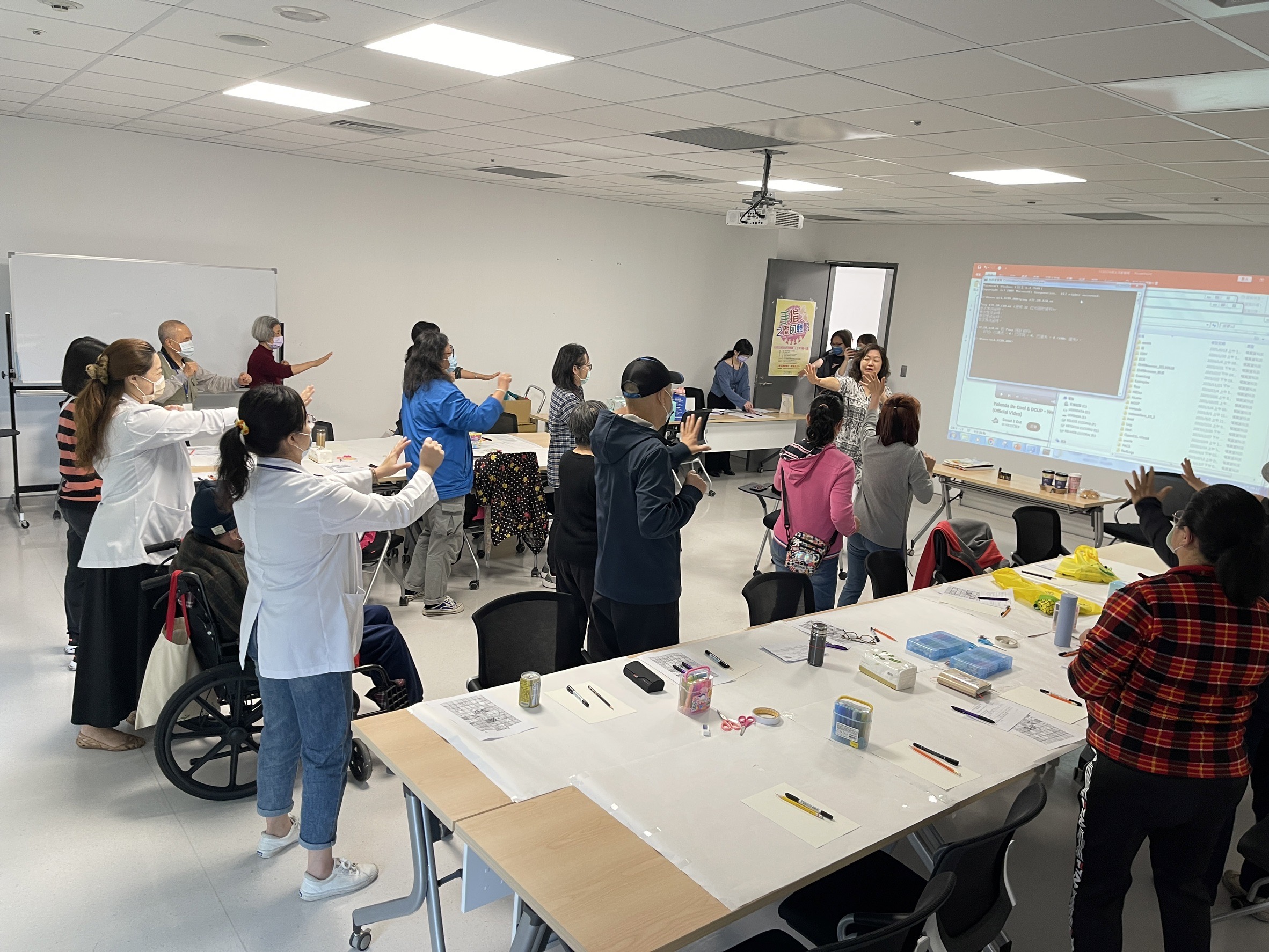 衛福部擴大補助乳房X光攝影篩檢 恩主公醫:勇敢檢查是乳癌治療關鍵 圖四 恩主公醫院舉辦癌友活動,鼓勵病友與家屬走出家門,彼此交流經驗,建立支持網絡。