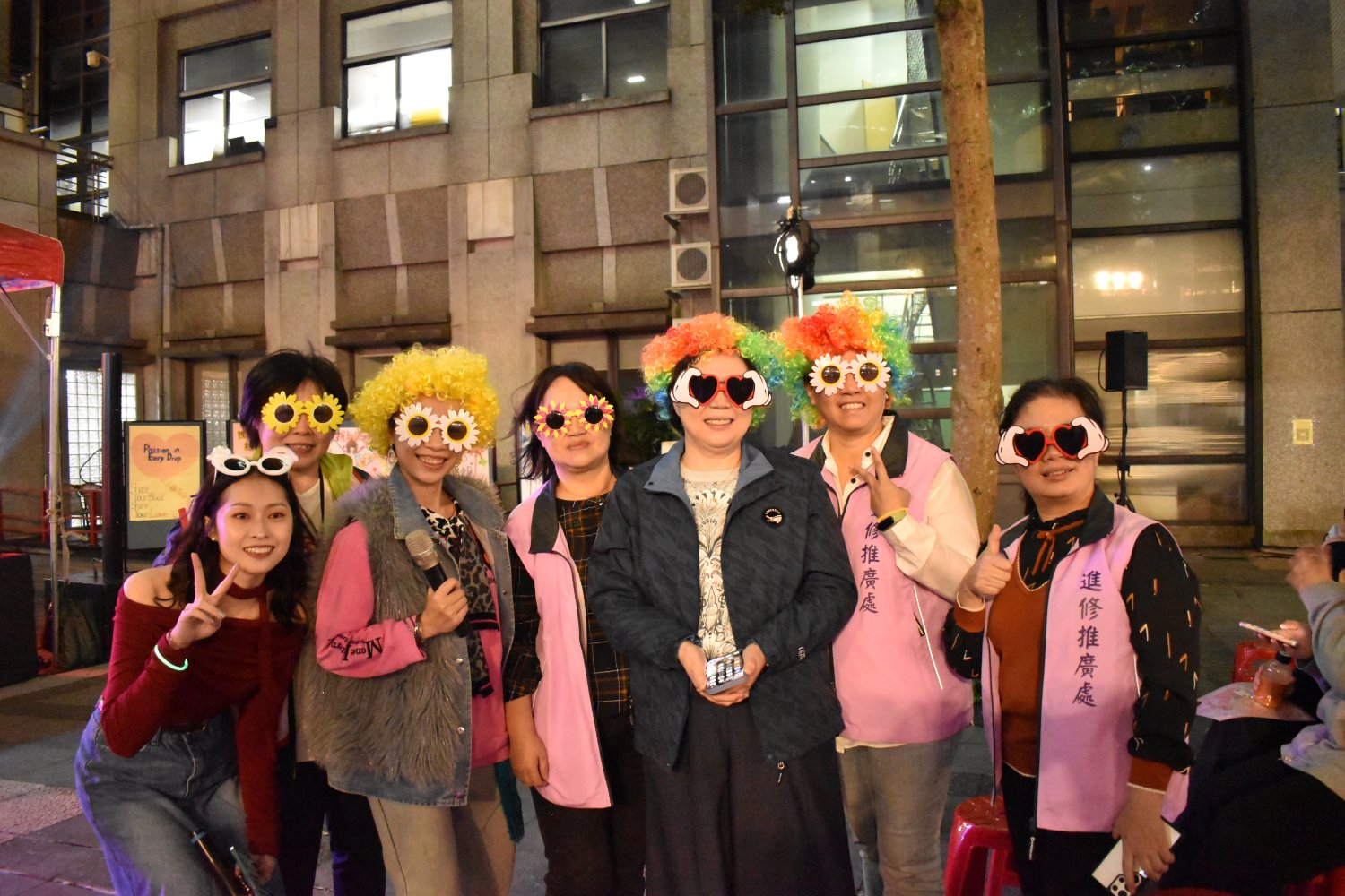 長庚科大進修部舉辦DISCO復古迎新派對 現場氣氛嗨翻天 圖說3 0