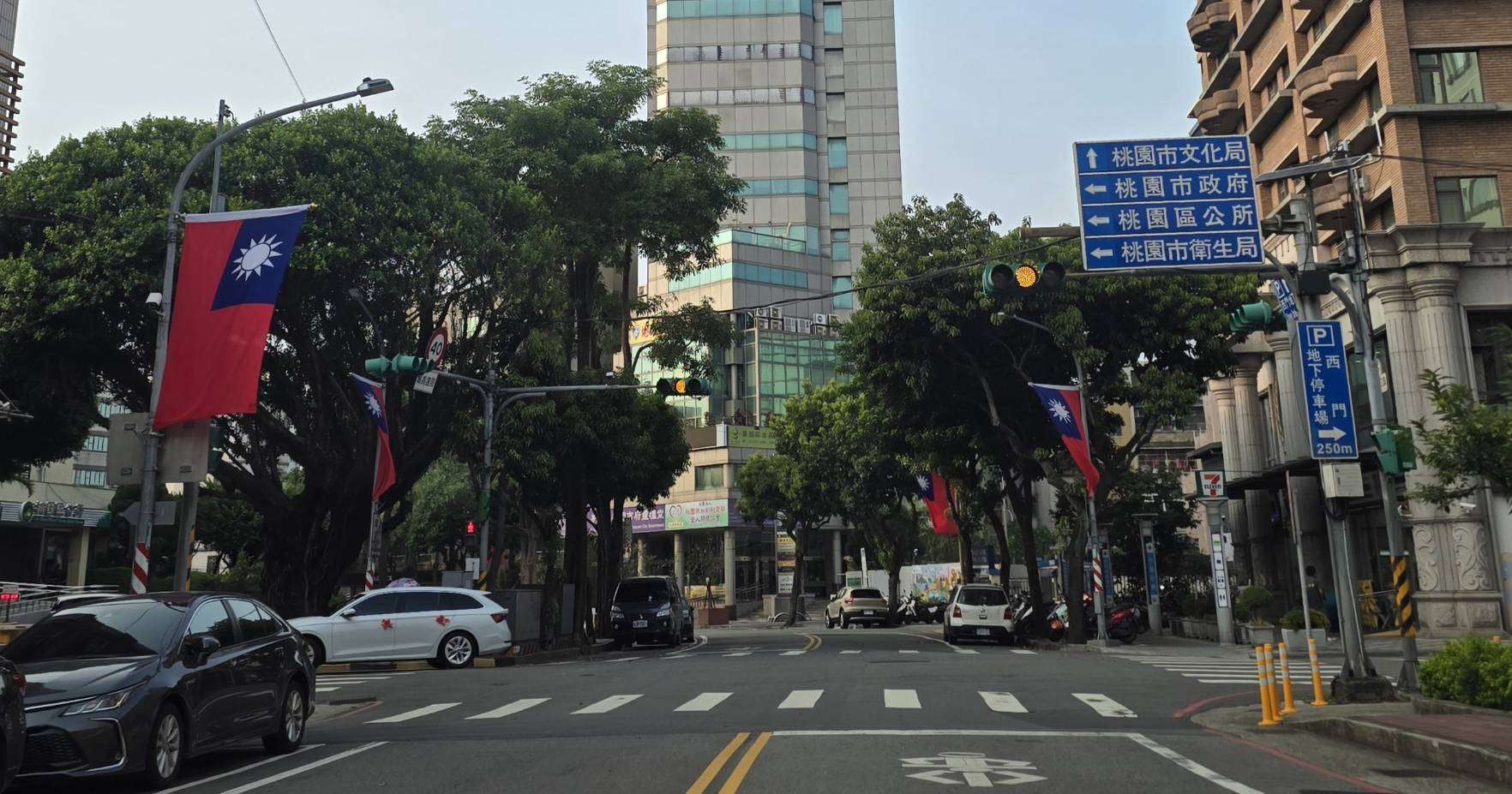 縣府路8號旗