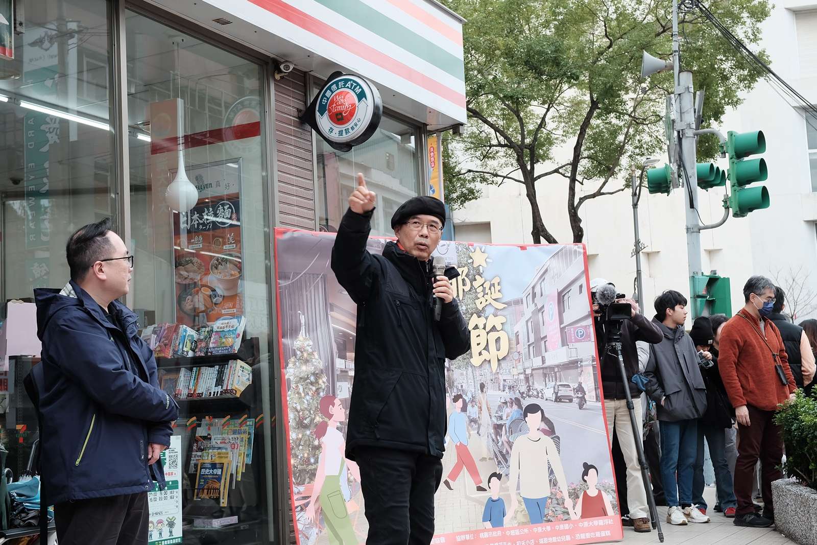 03 中原大學設計學院院長趙家麟圖中致詞者積極推動中北路人行環境改善，入圍《天下雜