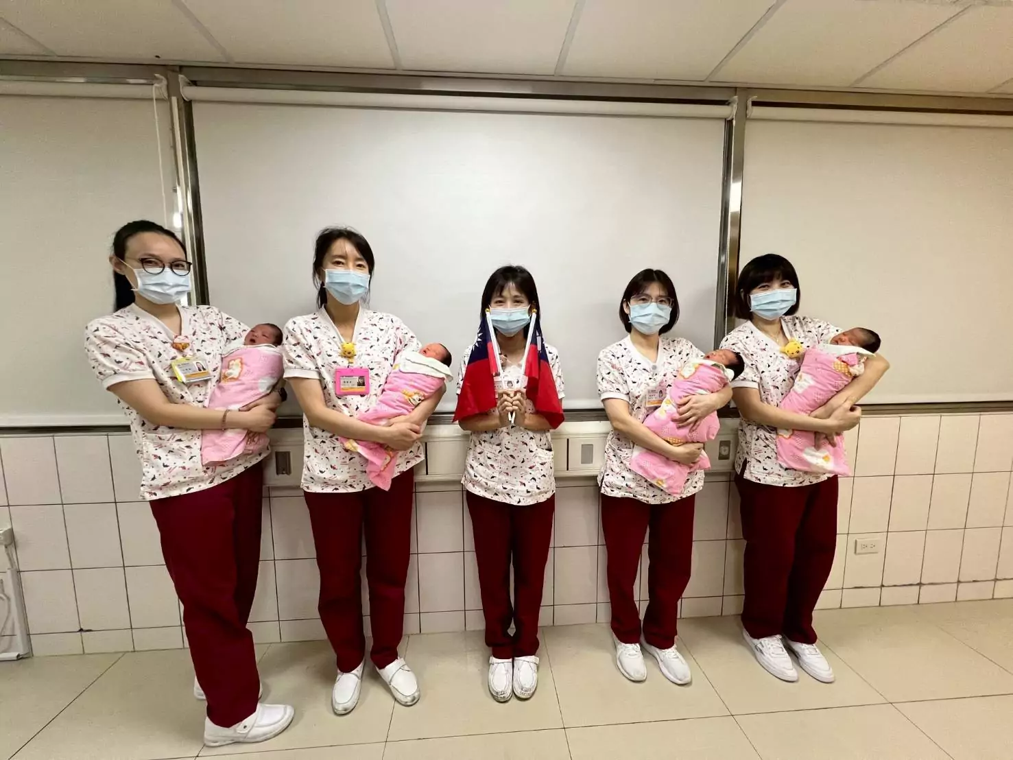 宏其婦幼醫院喜迎4位國慶寶寶 桃園生育率續居六都之冠 宏其婦幼醫院喜迎4位國慶寶寶 桃園生育率續居六都之冠