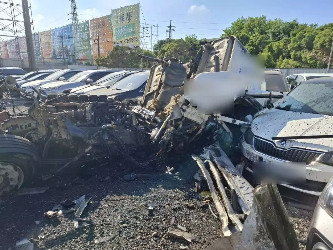 驚悚!國2甲圳頭交流道西向出口車禍 營半聯結車撞進路邊停車場 驚悚!國2甲圳頭交流道西向出口車禍 營半聯結車撞進路邊停車場