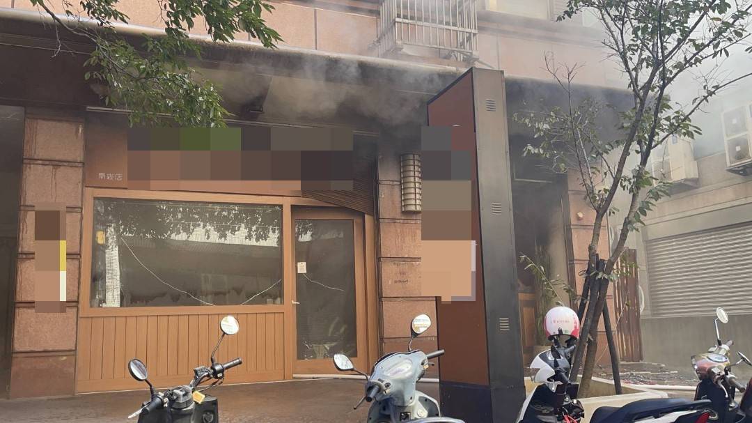蘆竹店面廚房起火竄濃煙烈焰 1瓦斯行工人燒燙傷送醫 1039285