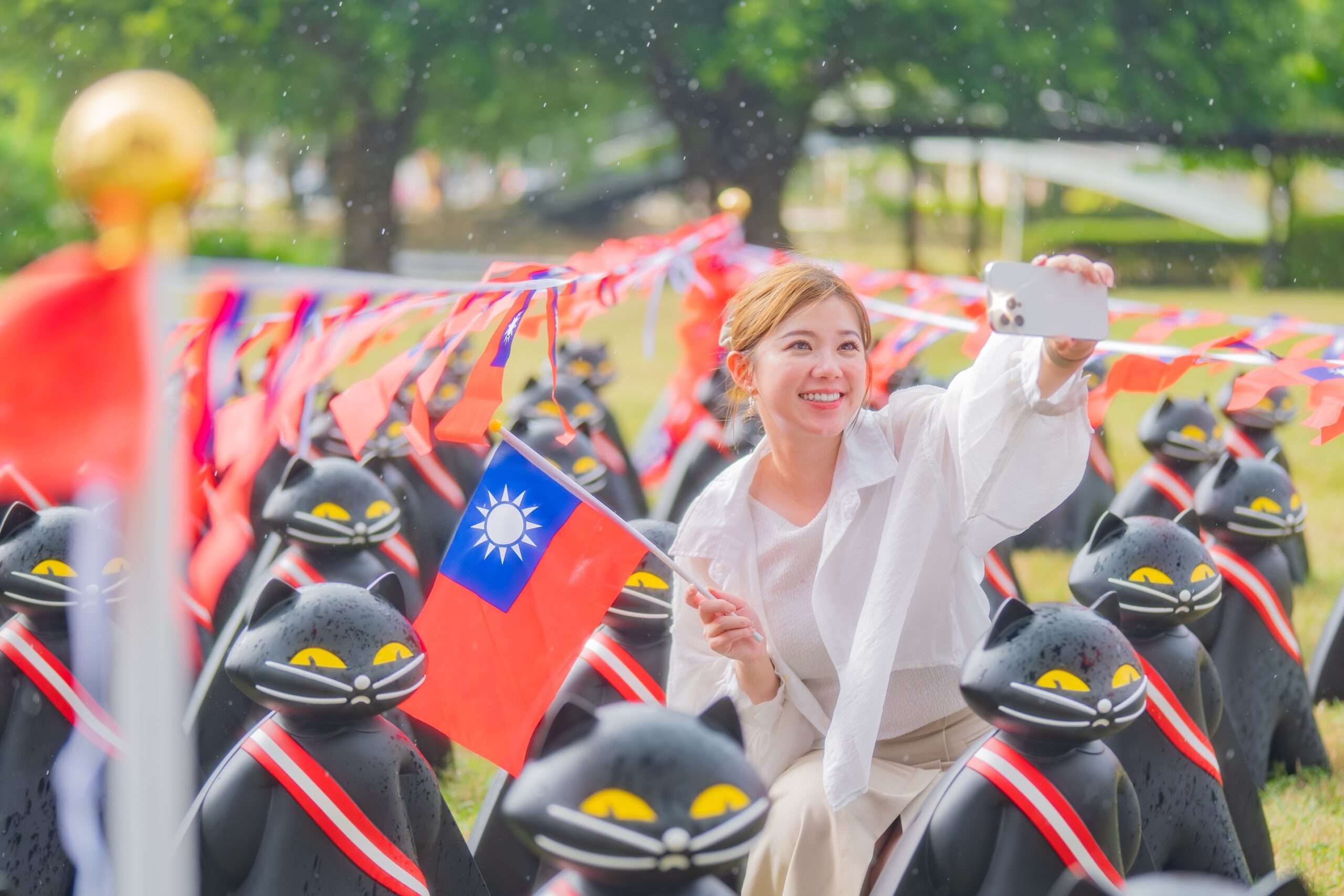光輝十月!桃園逾6000面國旗飄揚 風禾公園「黑貓中隊」超吸睛 1141008民政局國慶日黑貓中隊打卡熱點詩凱3 scaled