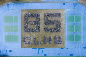 中大壢中歡慶85周年 上千學子操場排出「85 CLHS」紀念歷史時刻