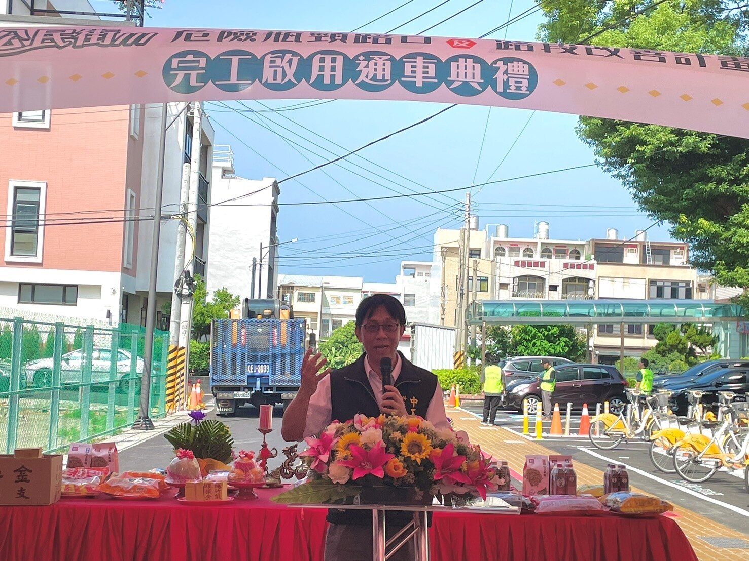 苑裡鎮公民街「清除路霸」拓寬完工 步行空間變大了