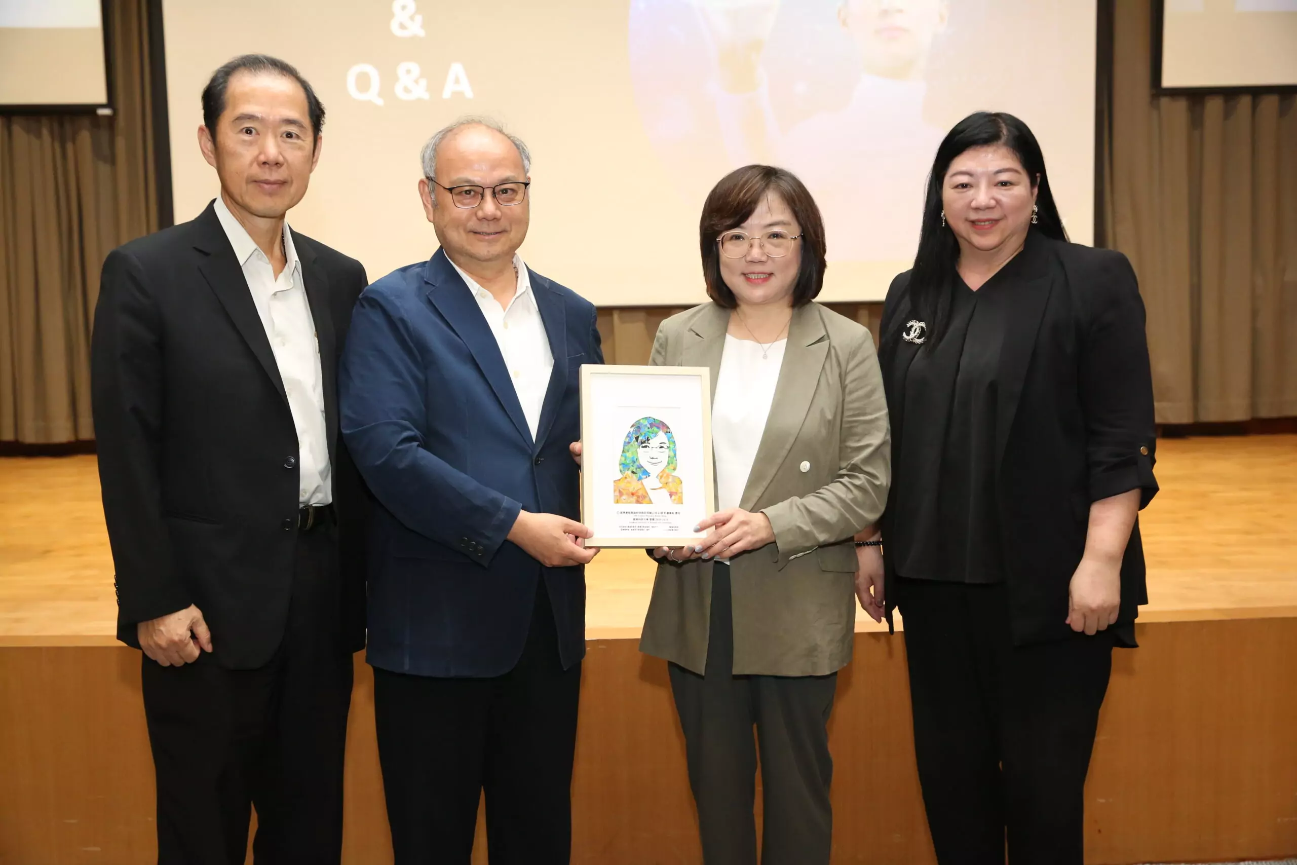 惠普資訊董事長現身龍華科大 分享永續發展趨勢助師生開拓國際視野 惠普資訊董事長現身龍華科大 分享永續發展趨勢助師生開拓國際視野