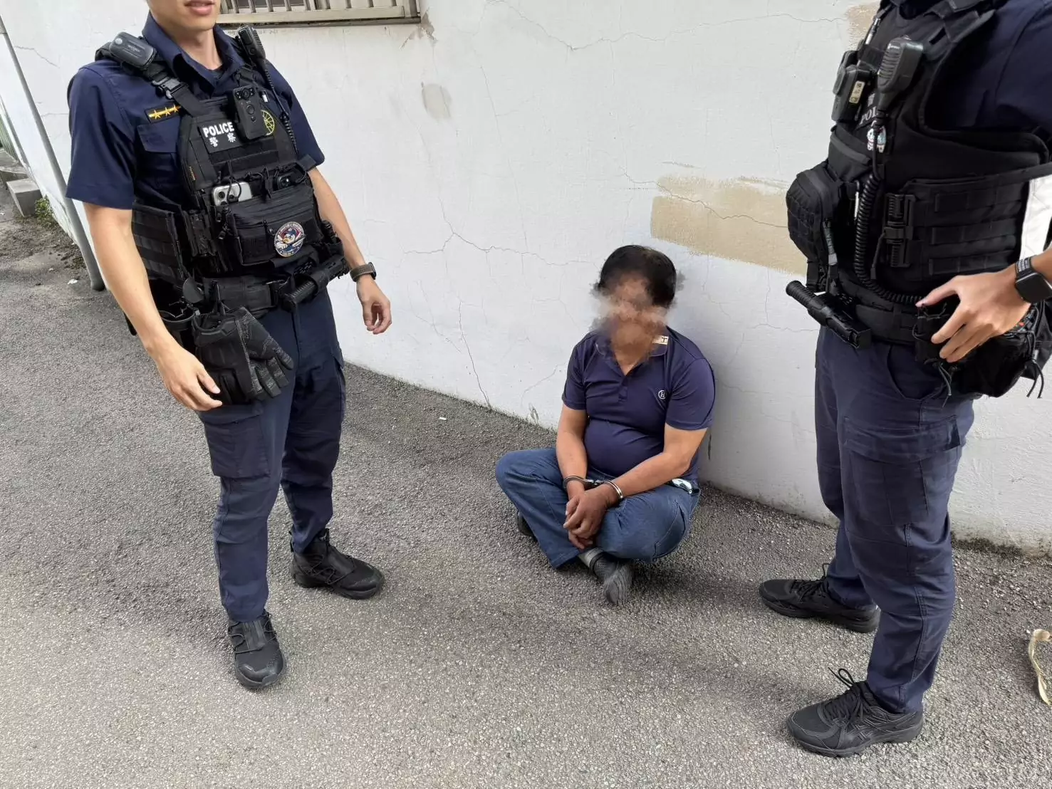桃園通緝犯遭盤查拔腿逃 跑不到50公尺就落網 桃園通緝犯遭盤查拔腿逃 跑不到50公尺就落網