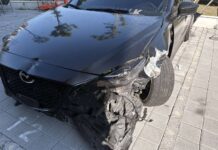 【有片】拒檢街頭追逐!自小客擦撞多車再撞民宅外牆駕駛逃逸