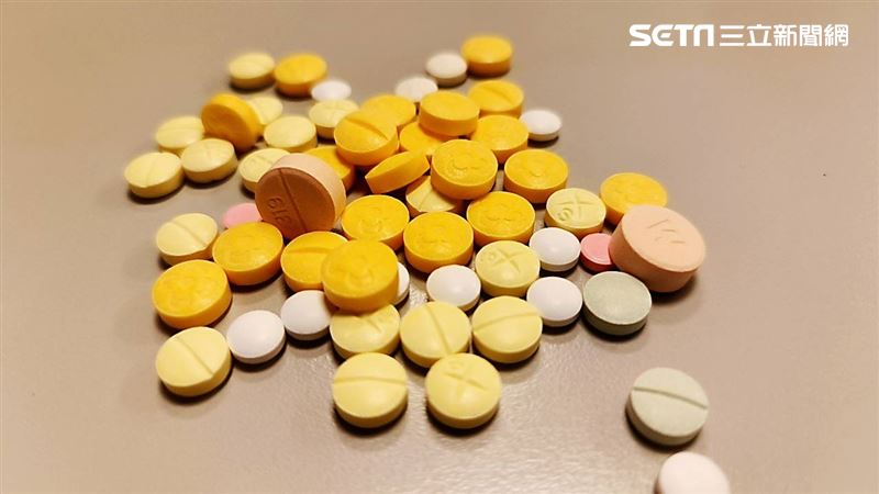 別再亂吃胃藥!食藥署澄清:咬碎吞恐影響藥效