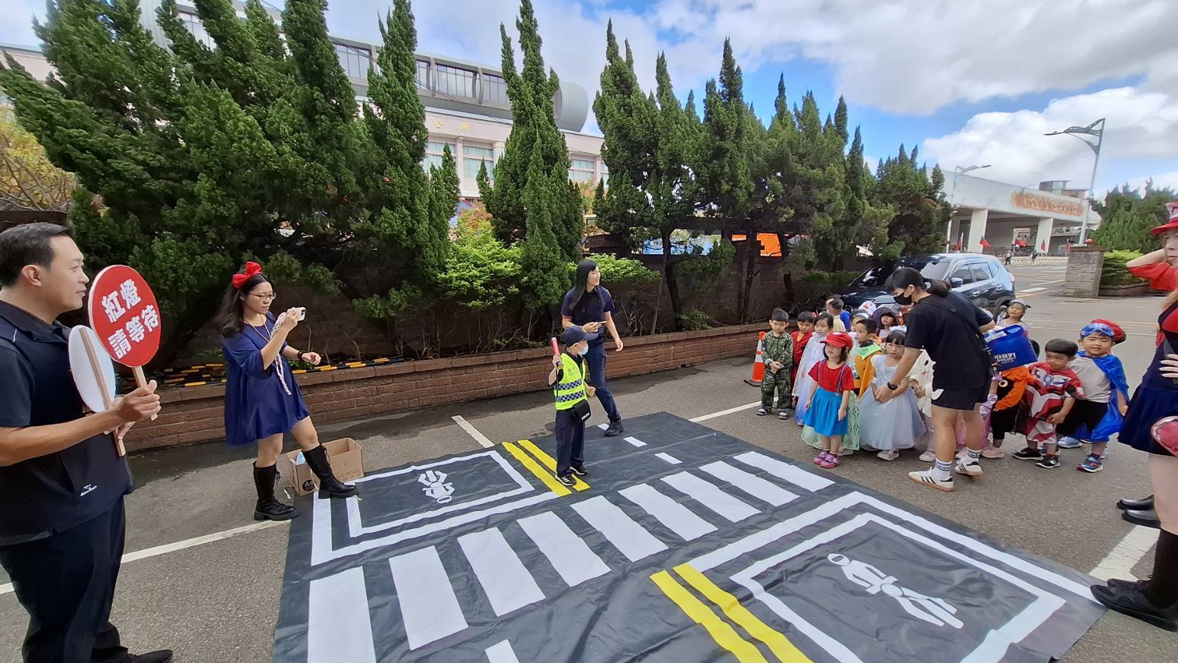 大園警萬聖節活動結合交通安全宣導 幼童玩樂中學習保護自己 397162 0
