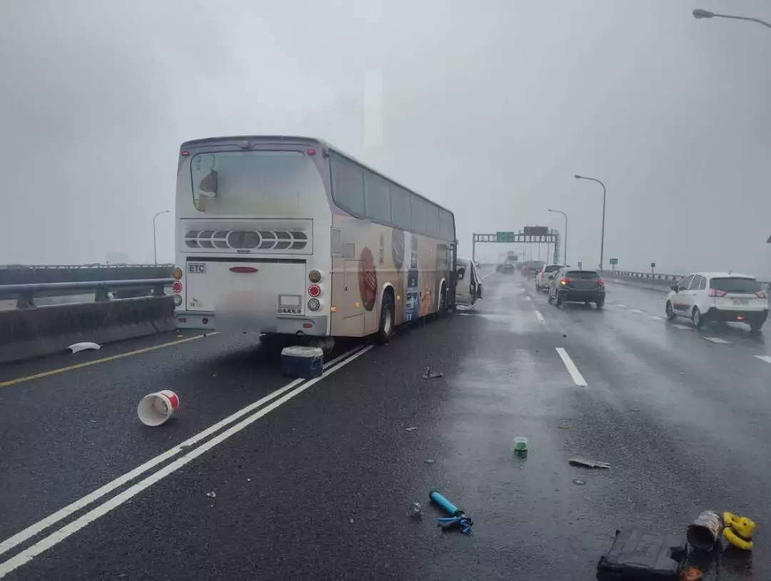 國1機場系統路段3車連環撞!23歲駕駛輕傷送醫 國1機場系統路段3車連環撞!23歲駕駛輕傷送醫