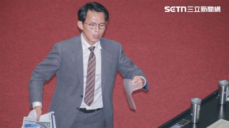 黃國昌狗仔集團爭議持續延燒 再爆疑似吸收駭客