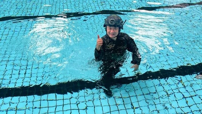 邰智源穿軍裝挺雙十!網讚爆:「最接地氣的愛國藝人」