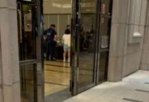 與前妻爆口角!龜山男竟帶刀下樓 警方即時到場強制送醫