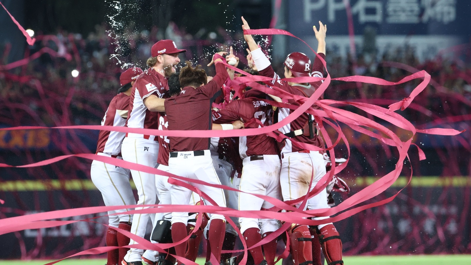 10號隊友注意!樂天桃猿台灣大賽奪冠 封王遊行11/2桃園登場 571271698 1406487044818694 6331453828168625707 n