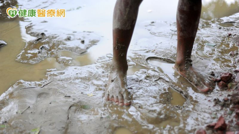 災後搶救家園 醫師呼籲防護措施要做好,以免感染「這個病菌」