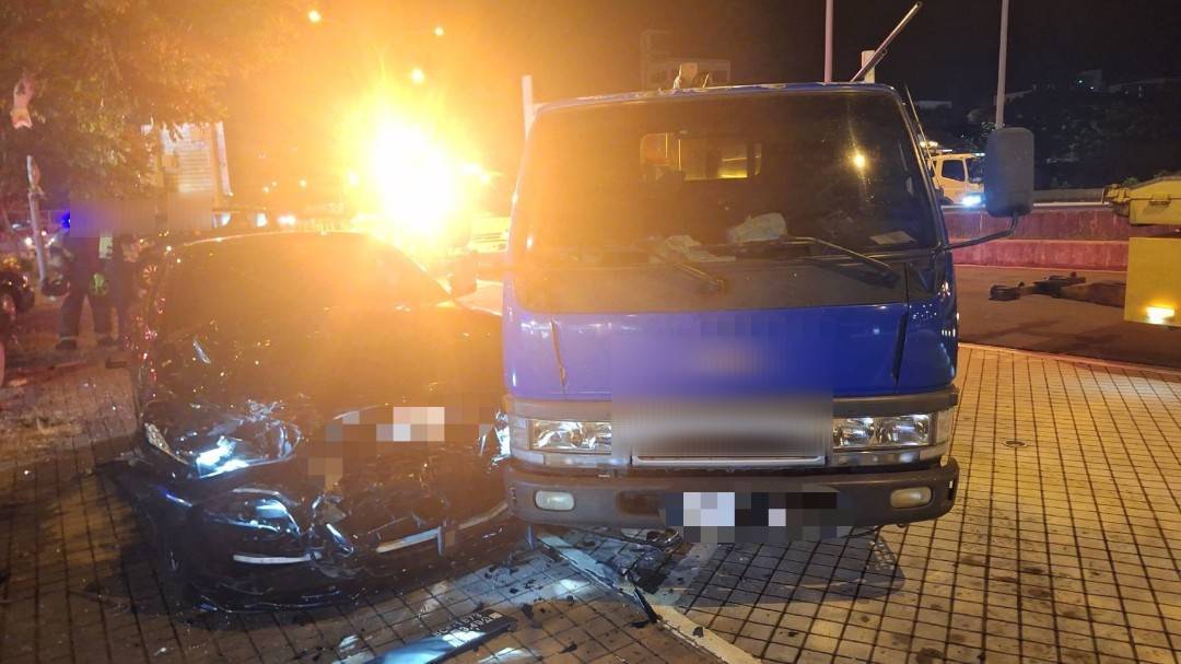 又是輔助駕駛惹禍!國1自小客衝楊梅休息站 連撞3車釀2傷 666154 0