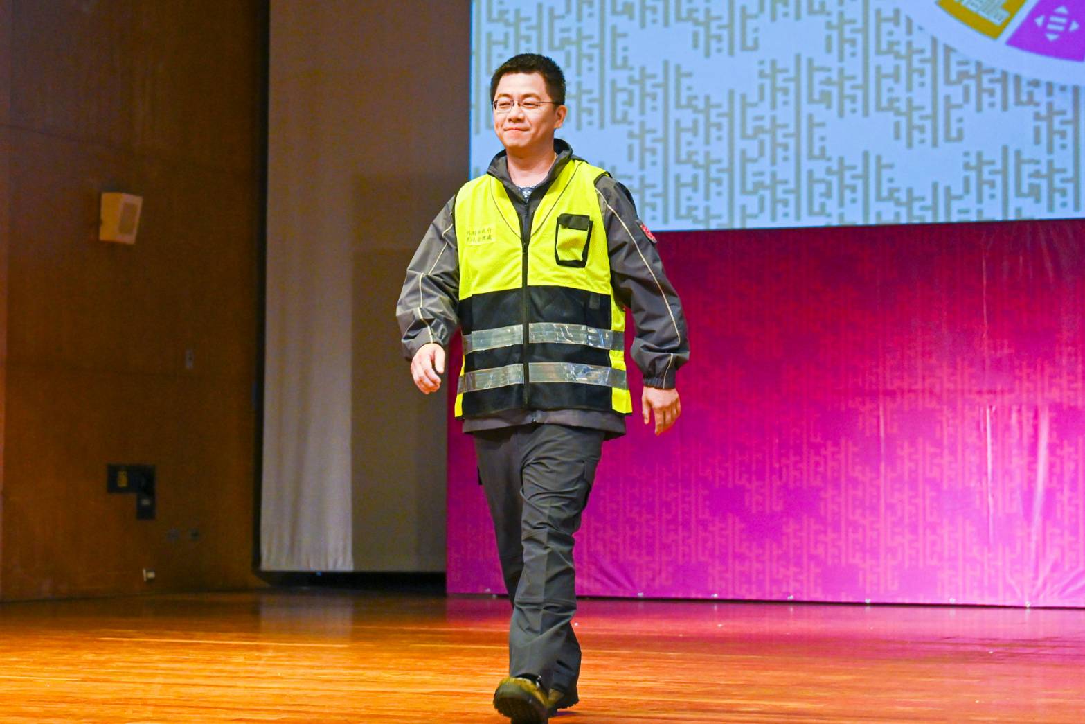 桃園清潔隊員節登場!張善政表揚模範「城市英雄」新制服亮相 87820b27 b56f 4557 a994 2e9053dcdaaa
