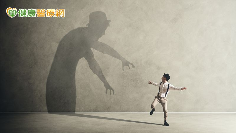 長大卻不想成熟?醫:長期「彼得潘症候群」會拖垮工作與人際關係