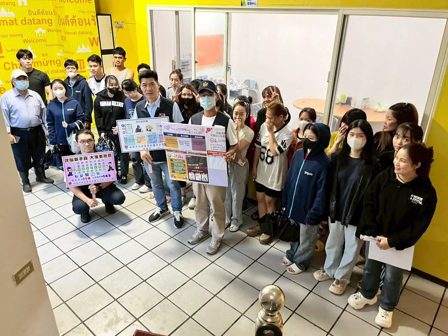 蘆竹警走入移工宿舍宣導 3大主題強化法治、交安觀念 蘆竹警走入移工宿舍宣導 3大主題強化法治、交安觀念