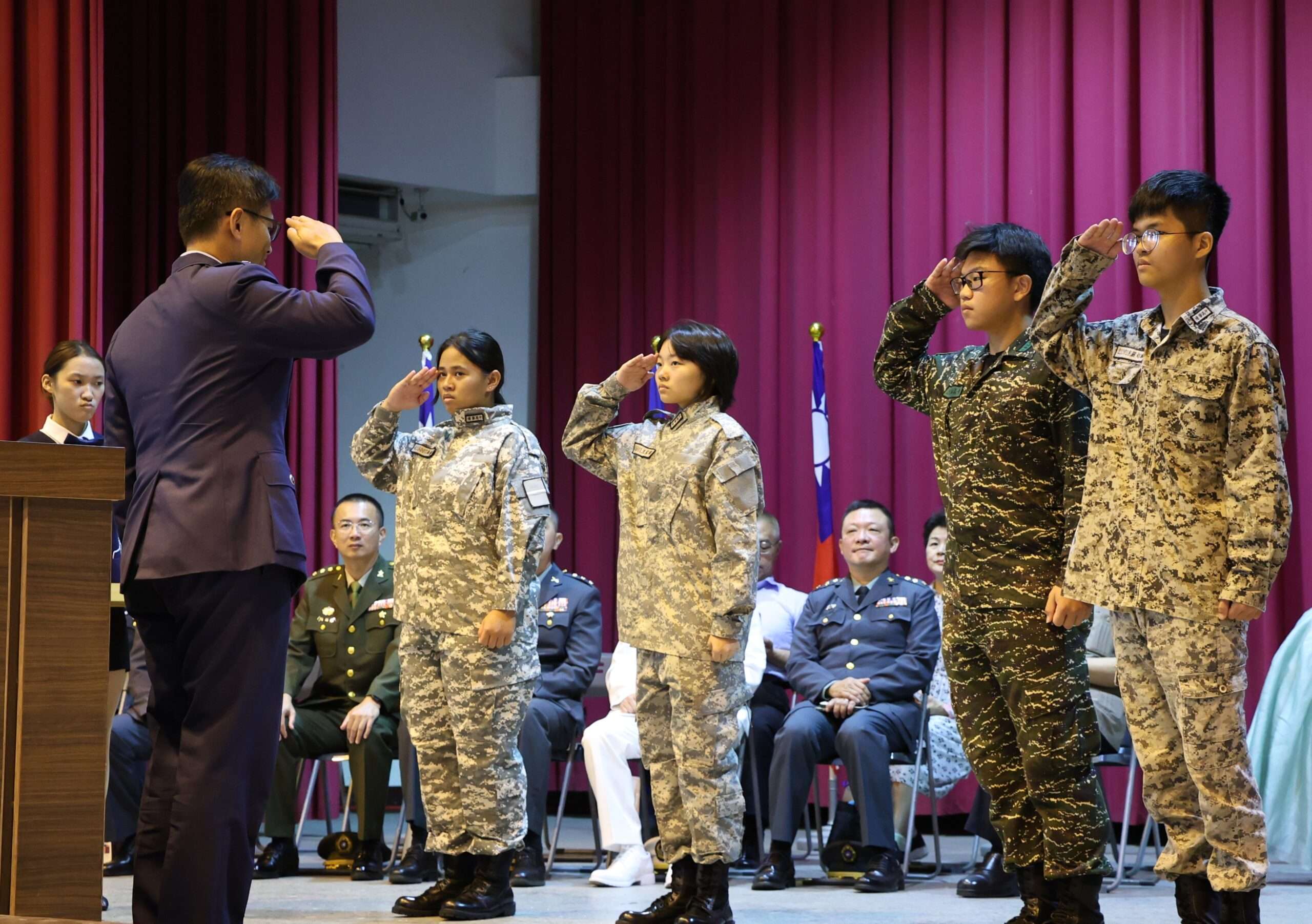 清華高中國軍專班開訓授槍 培育青年成國防即戰力 IMG 9682 scaled