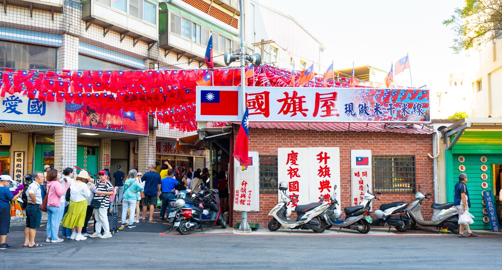 國旗屋升旗典禮旗海飄揚 張善政:國旗象徵信念與團結 S 135913498 0