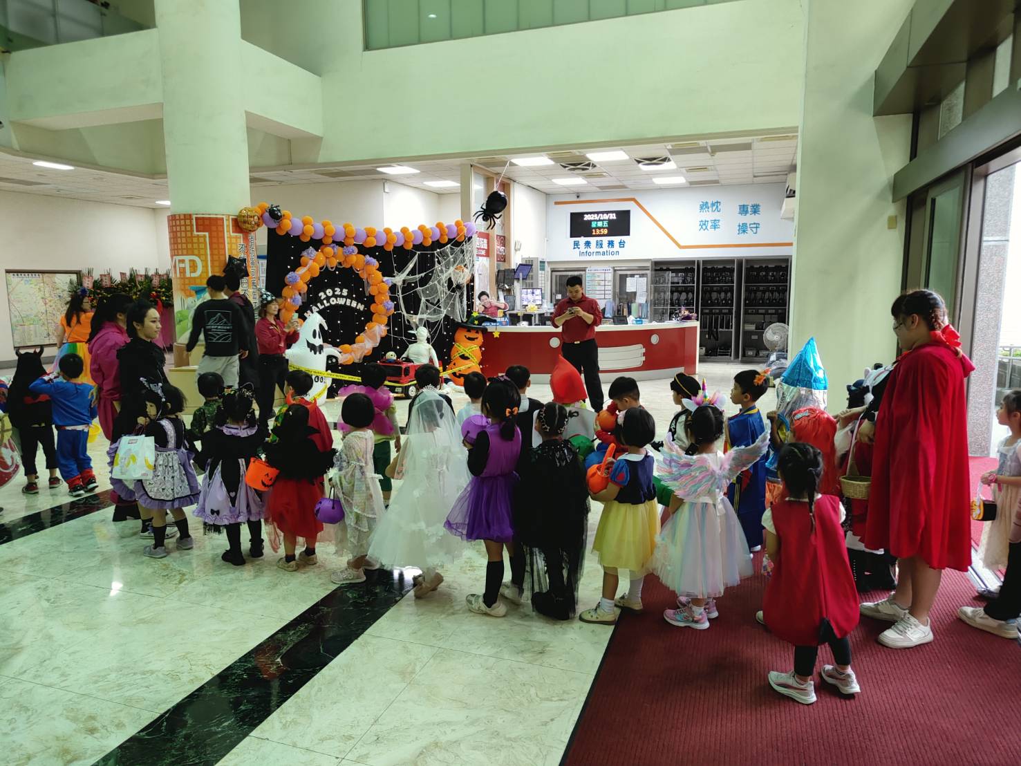 桃園消防分隊攜手康萊爾雙語中小學 萬聖節活動結合防災宣導 S 15892557 0