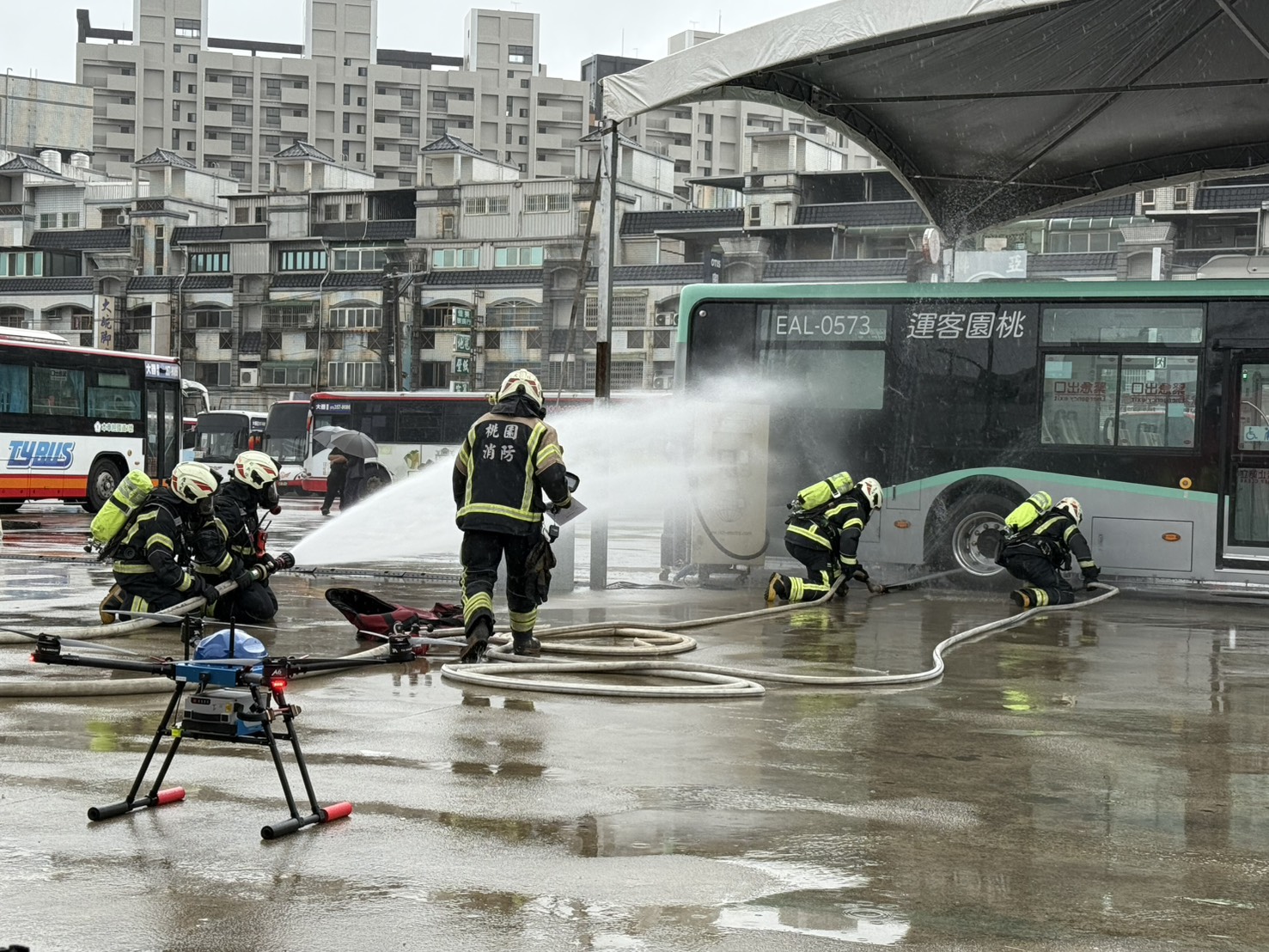 桃園明年再新增137輛電動公車 火警演練確保乘車安全無虞 S 181706793 0