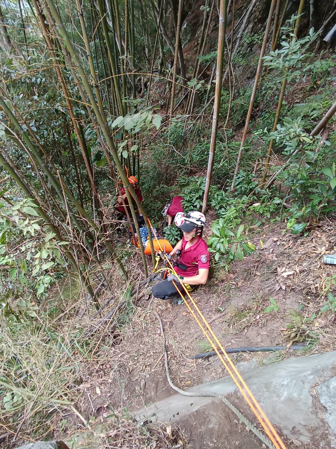男復興山區跌落邊坡頭部撕裂傷 巴陵消防分隊火速救援助送醫 S 19849417 0