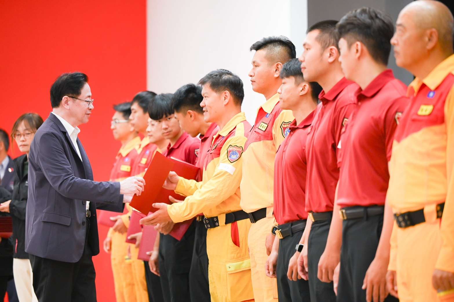 桃園團隊馳援花蓮夜戰救災 張善政頒獎表揚讚「台灣最美麗風景」 S 46858456 0