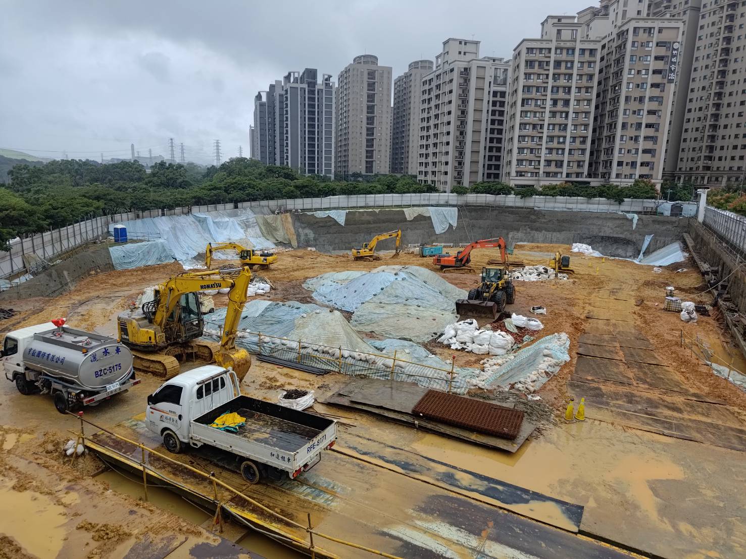 豪雨釀龜山社宅邊坡滑落 市府緊急搶修噴凝土加固 S 4726821 0