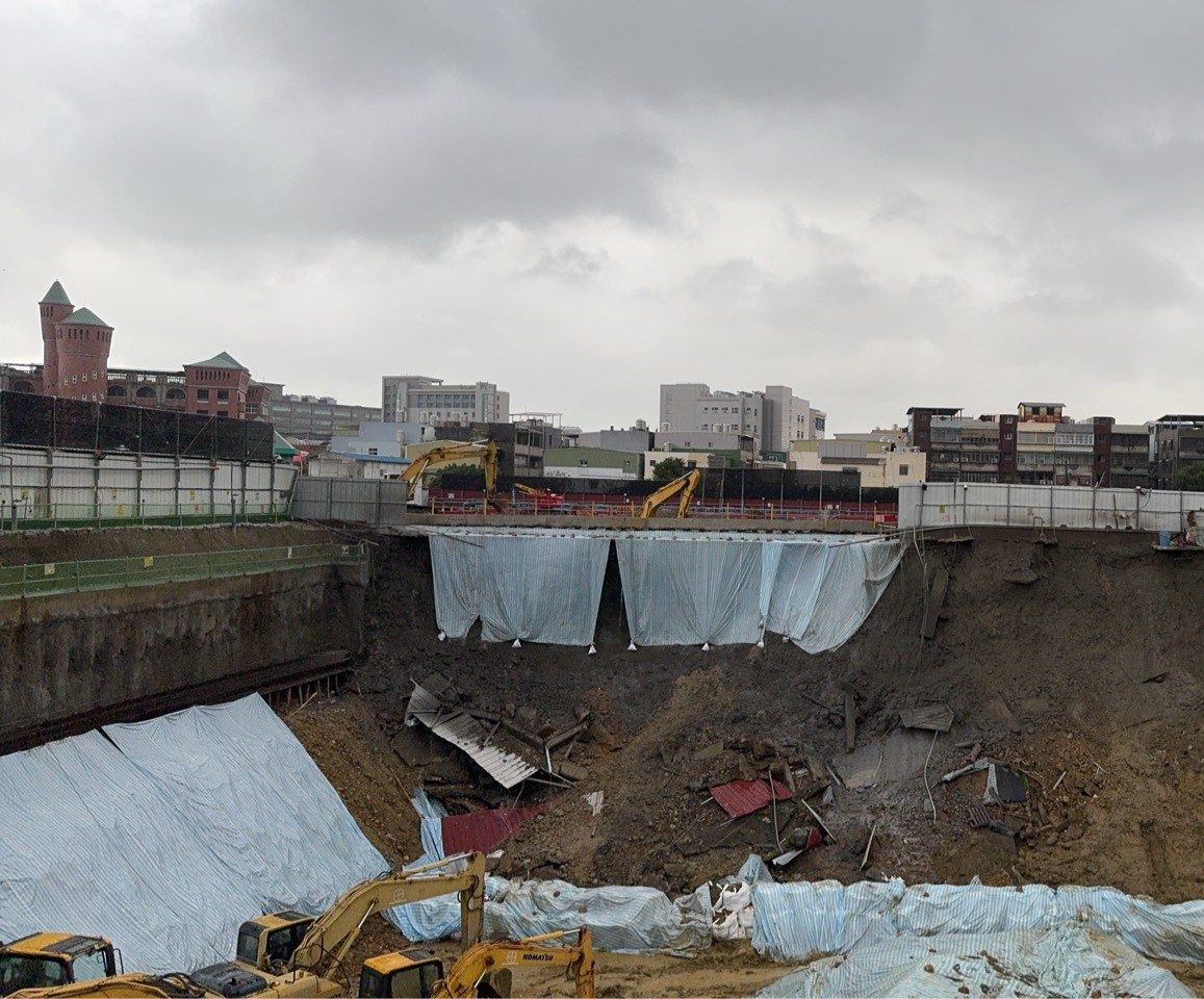 豪雨釀龜山社宅邊坡滑落 市府緊急搶修噴凝土加固 S 4726823 0