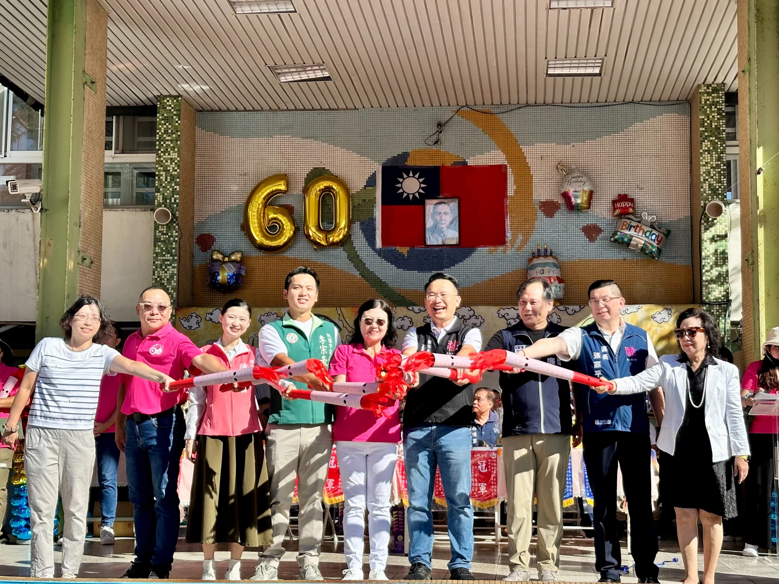 山頂國小歡慶創校60年!蘇俊賓讚譽「龜山首屈一指的學府」 S 51355733 scaled