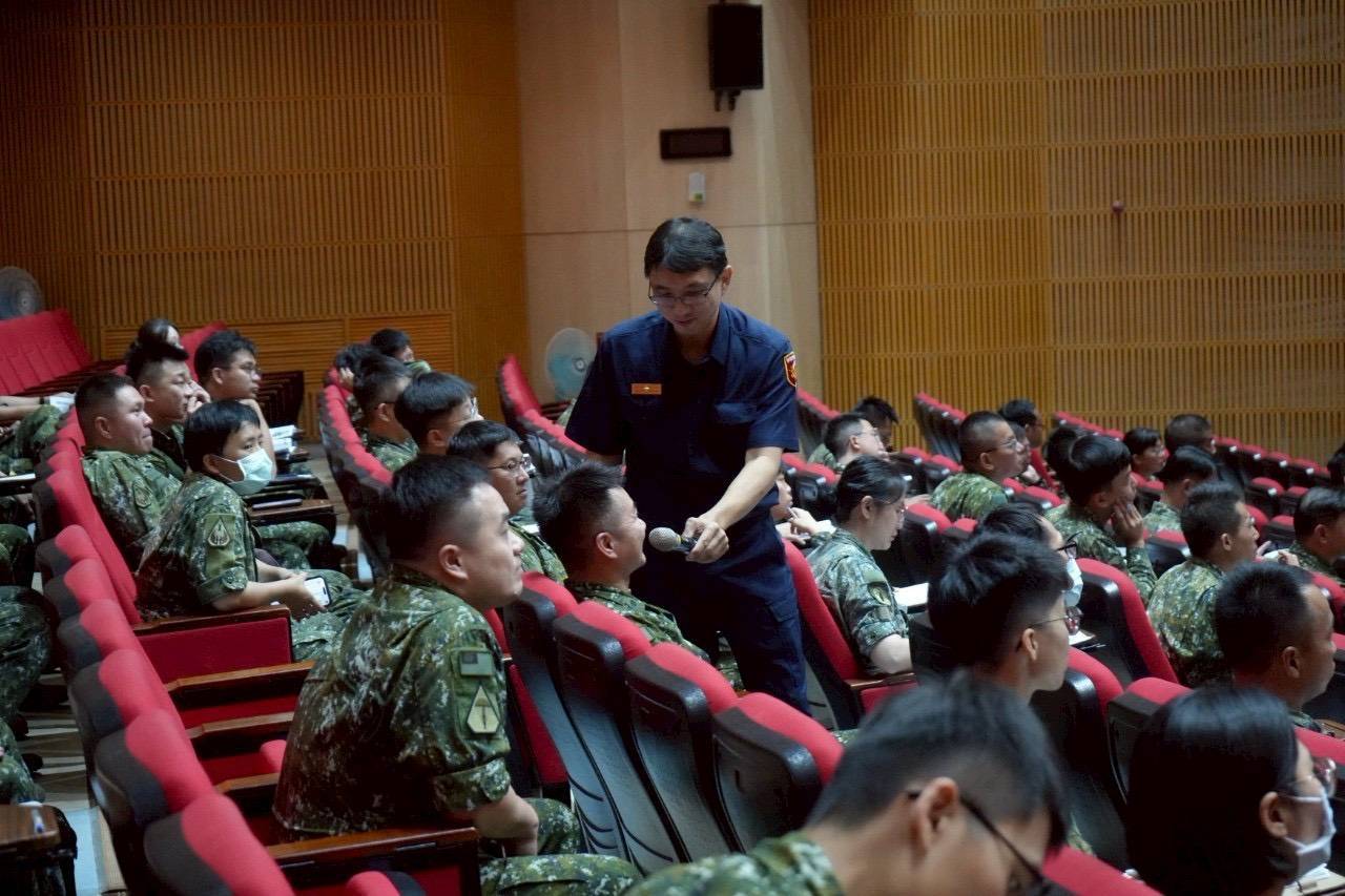 桃警前進陸軍專校強化識詐教育 助官兵辨識詐騙陷阱 S 70238354 0