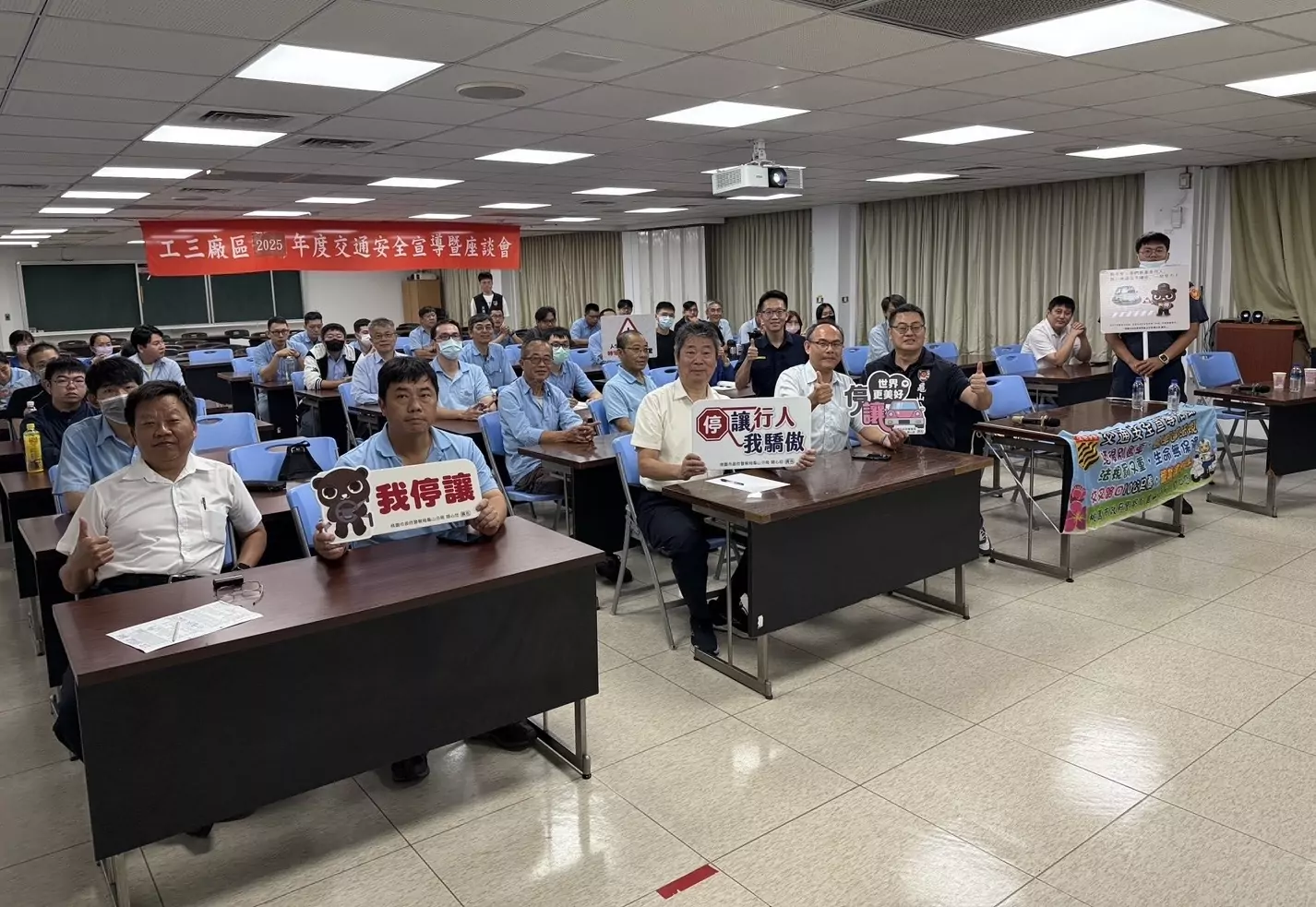 龜山警前進南亞塑膠宣講 強化企業交通安全觀念 龜山警前進南亞塑膠宣講 強化企業交通安全觀念