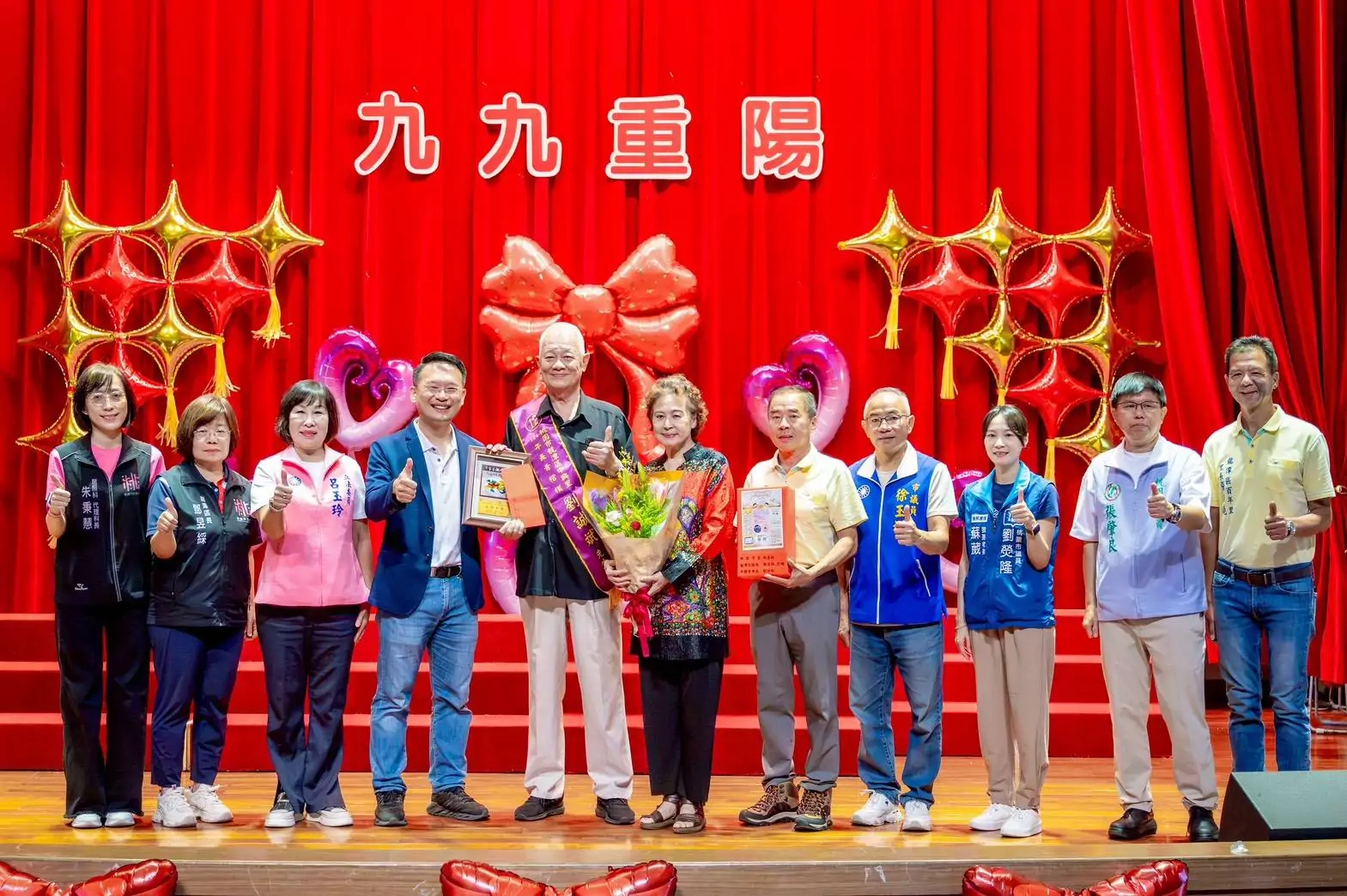 龍潭長青楷模40年捐血逾12萬cc 蘇俊賓肯定其無私奉獻 龍潭長青楷模40年捐血逾12萬cc 蘇俊賓肯定其無私奉獻