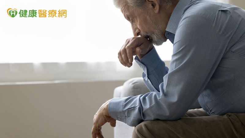 8旬翁變孤僻誤認憂鬱症 就醫才知腦部萎縮得「失智症」