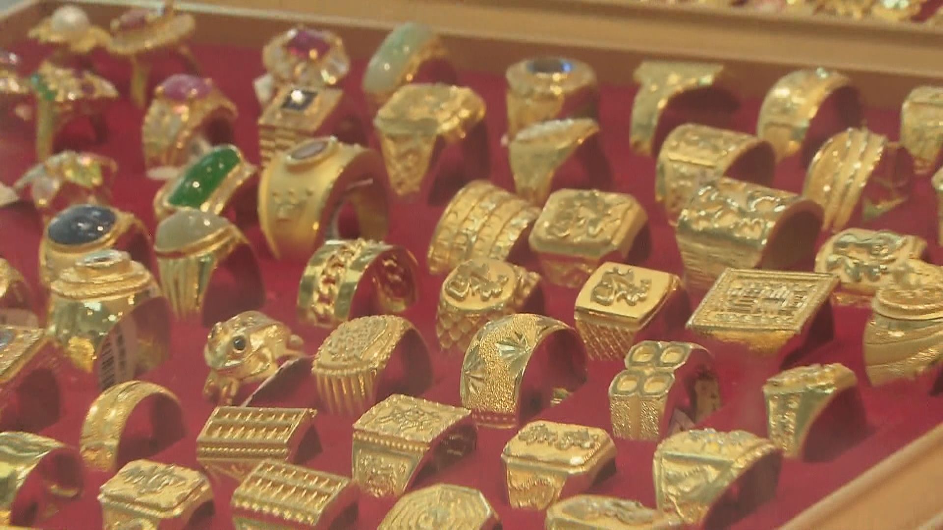 金價今年漲勢沒完?台積電續創新天價2/泰國10蒙面男搶走6kg重黃金 沿路放爆炸裝置陷阱