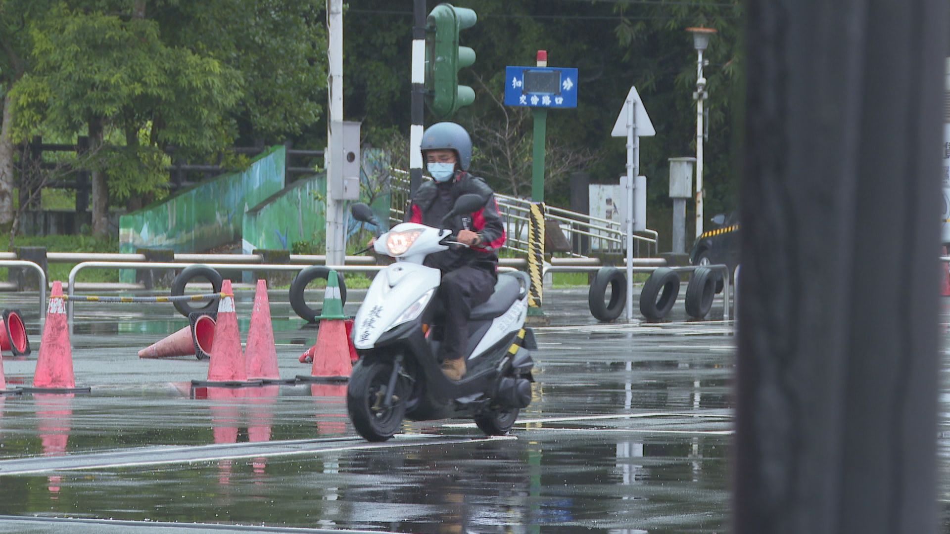 機車考照改革「4關卡須路考」 筆試變難、高齡換照下修至70歲